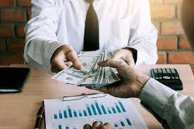 فريق مستشاري إنستا سداد لدراسة حلول القروض والمديونيات